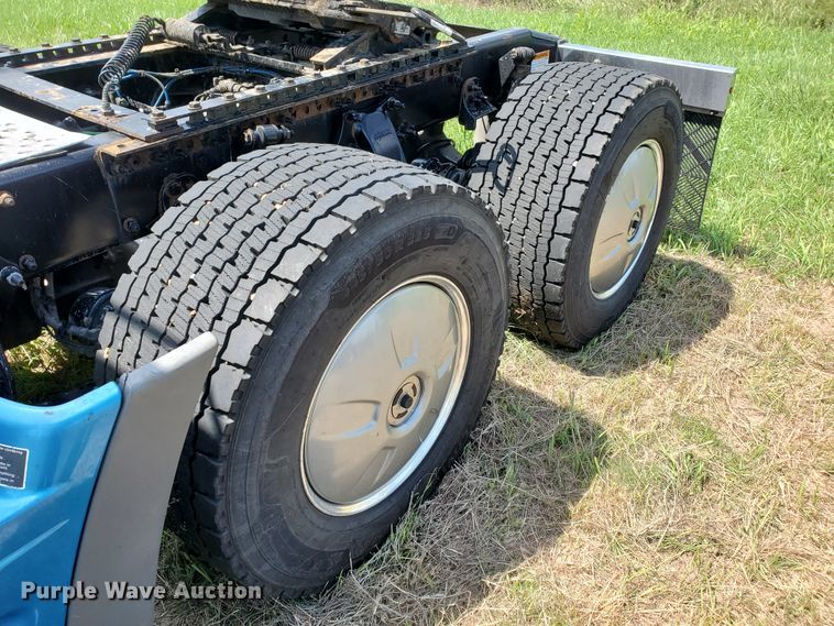 image for item DJ3166 2015 Freightliner Cascadia  semi truck