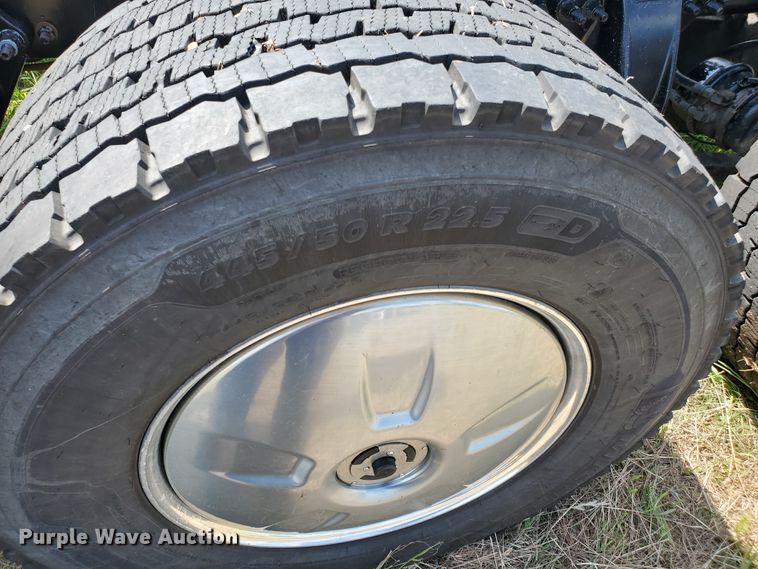 image for item DJ3166 2015 Freightliner Cascadia  semi truck