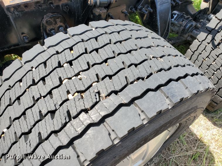 image for item DJ3166 2015 Freightliner Cascadia  semi truck