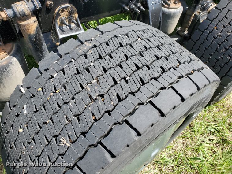 image for item DJ3166 2015 Freightliner Cascadia  semi truck