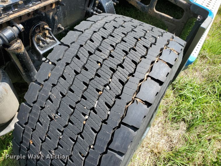 image for item DJ3166 2015 Freightliner Cascadia  semi truck