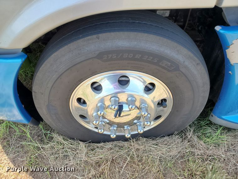 image for item DJ3166 2015 Freightliner Cascadia  semi truck