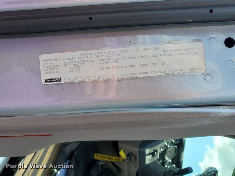 image for item DJ3166 2015 Freightliner Cascadia  semi truck