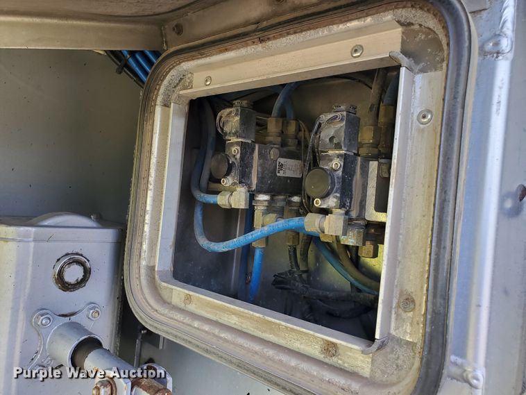 image for item DJ3167 2018 Doonan Chaparrel II 532ACLGC1NFZ flatbed trailer