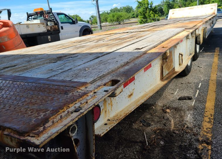 image for item EL9888 1985 Trail King TK70HT drop deck equipment trailer