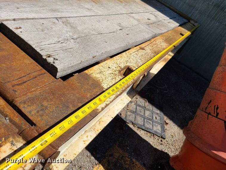 image for item EL9888 1985 Trail King TK70HT drop deck equipment trailer