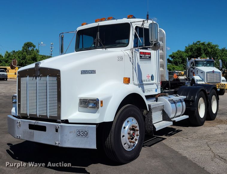 image for item EL9894 1995 Kenworth T800  semi truck