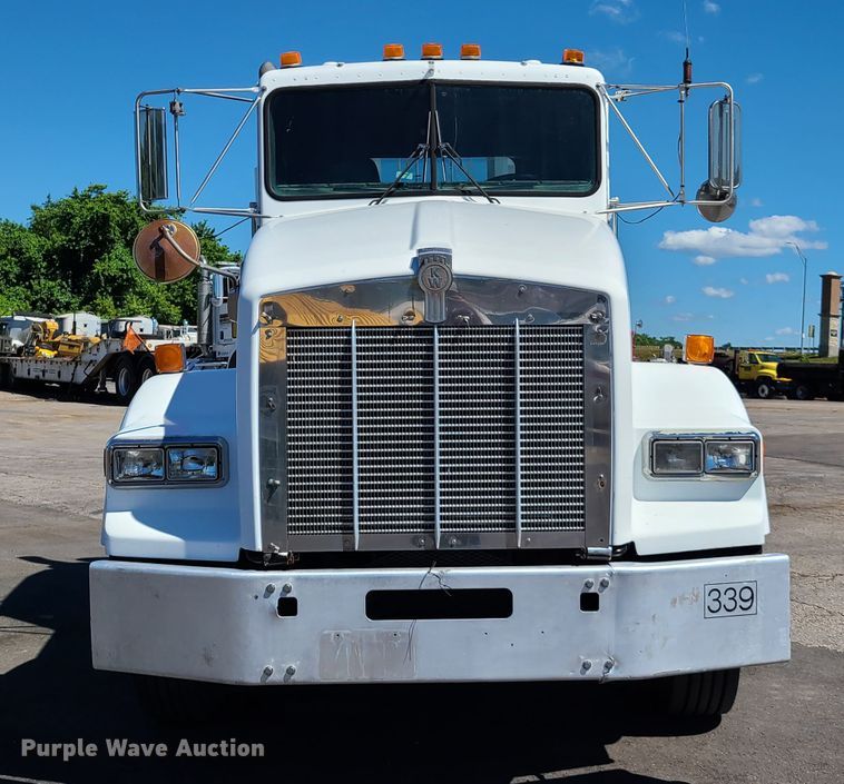 image for item EL9894 1995 Kenworth T800  semi truck