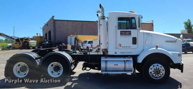 image for item EL9894 1995 Kenworth T800  semi truck