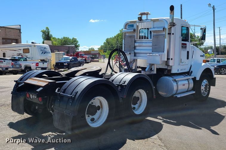 image for item EL9894 1995 Kenworth T800  semi truck