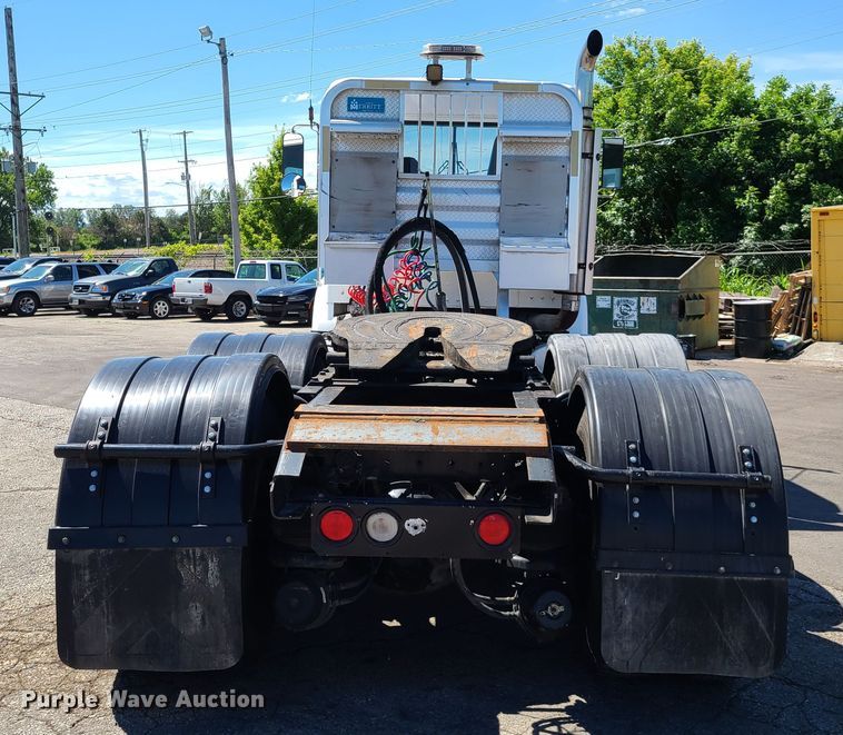 image for item EL9894 1995 Kenworth T800  semi truck