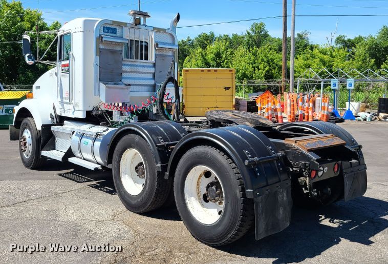 image for item EL9894 1995 Kenworth T800  semi truck