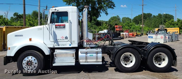 image for item EL9894 1995 Kenworth T800  semi truck