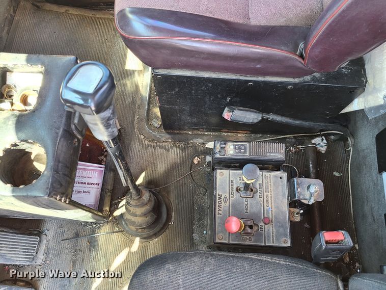 image for item EL9894 1995 Kenworth T800  semi truck