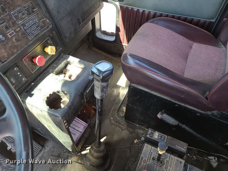 image for item EL9894 1995 Kenworth T800  semi truck