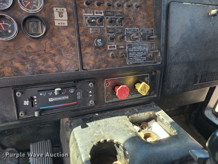 image for item EL9894 1995 Kenworth T800  semi truck