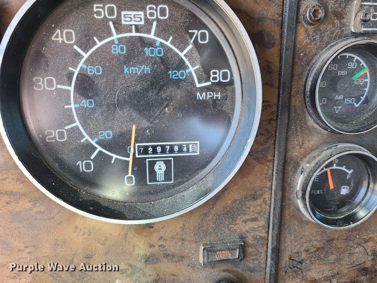 image for item EL9894 1995 Kenworth T800  semi truck