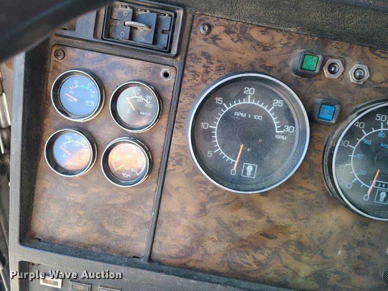 image for item EL9894 1995 Kenworth T800  semi truck