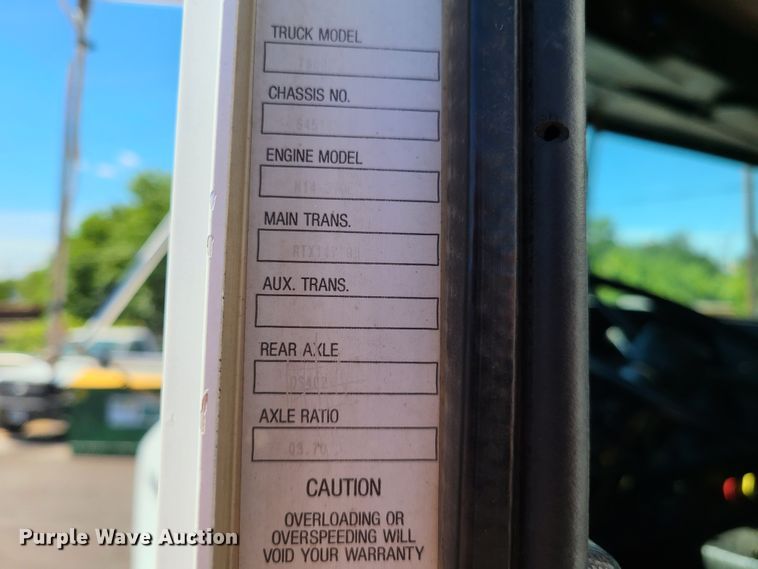 image for item EL9894 1995 Kenworth T800  semi truck