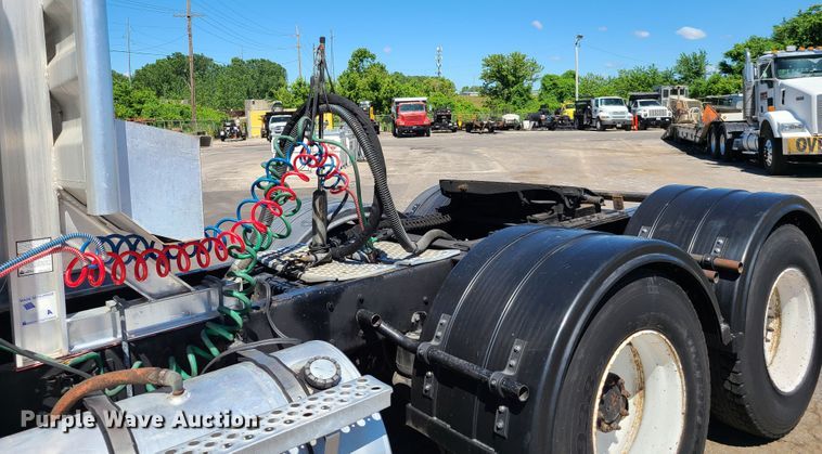 image for item EL9894 1995 Kenworth T800  semi truck