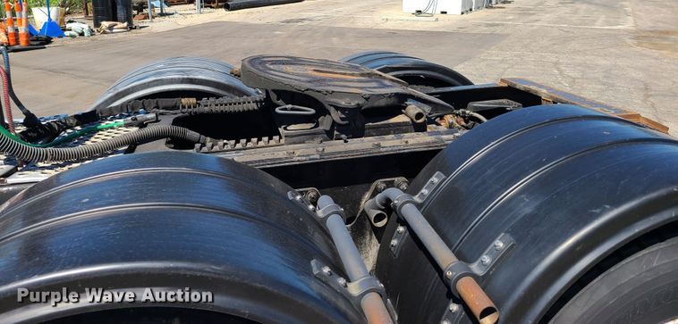 image for item EL9894 1995 Kenworth T800  semi truck