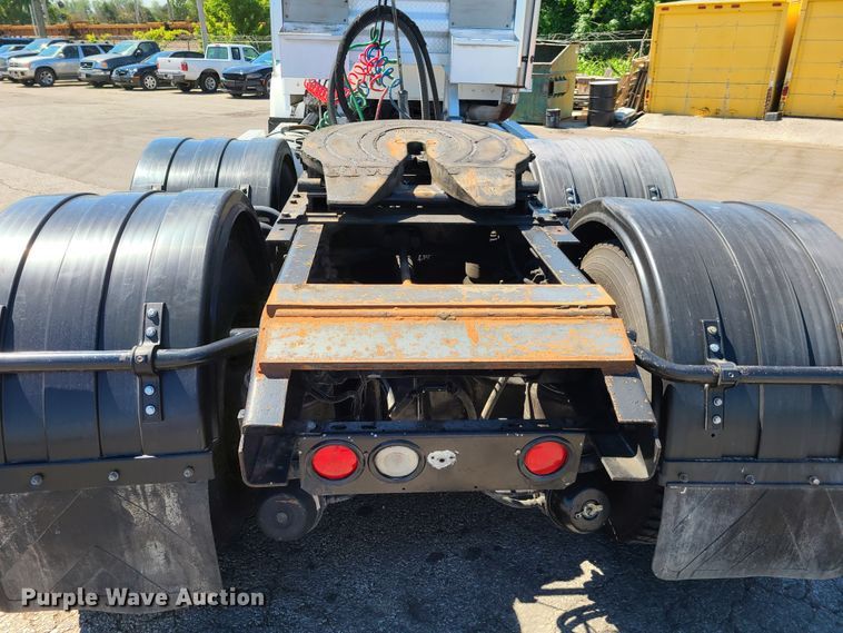 image for item EL9894 1995 Kenworth T800  semi truck