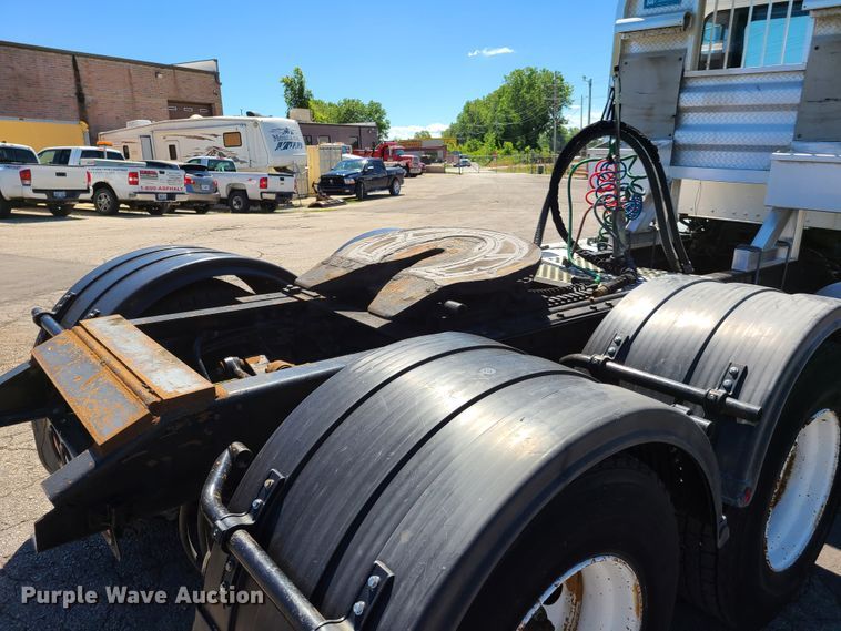 image for item EL9894 1995 Kenworth T800  semi truck