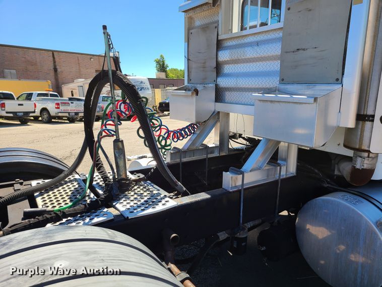 image for item EL9894 1995 Kenworth T800  semi truck