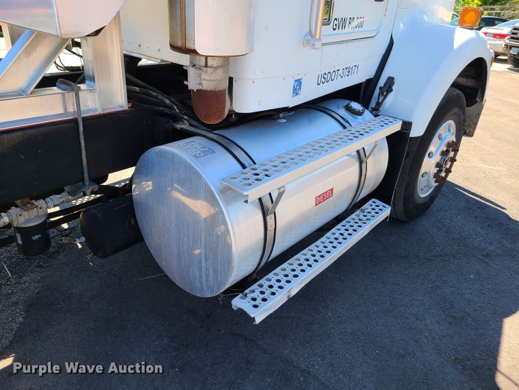 image for item EL9894 1995 Kenworth T800  semi truck