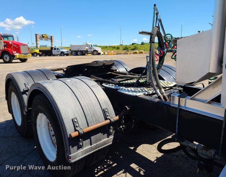 image for item EL9894 1995 Kenworth T800  semi truck