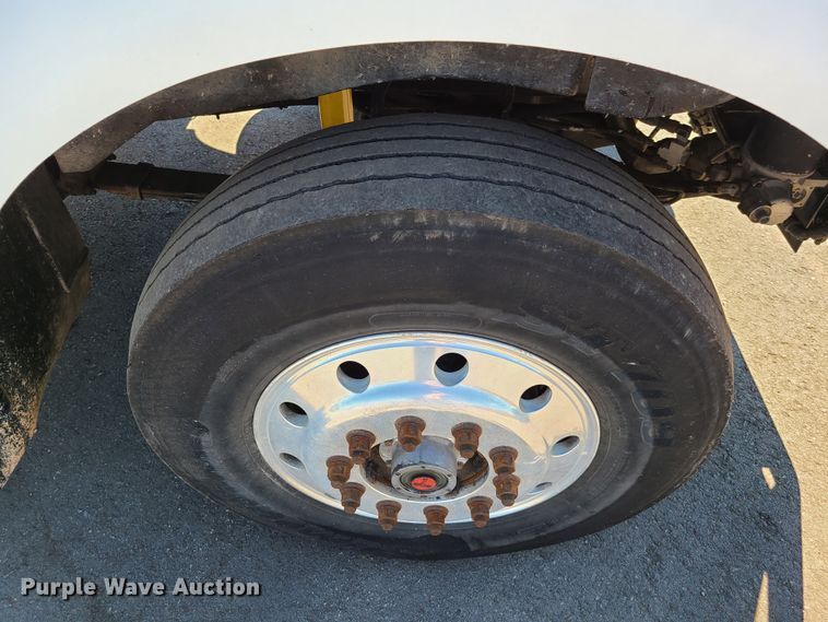 image for item EL9894 1995 Kenworth T800  semi truck