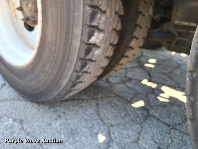 image for item EL9894 1995 Kenworth T800  semi truck