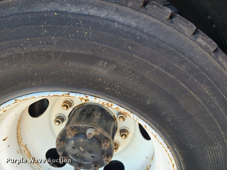 image for item EL9894 1995 Kenworth T800  semi truck