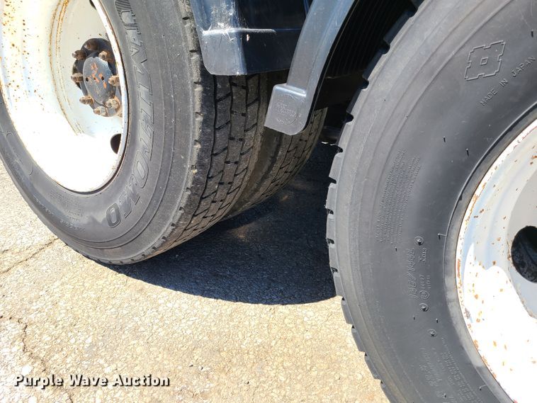 image for item EL9894 1995 Kenworth T800  semi truck