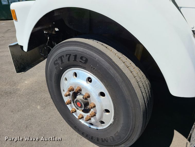 image for item EL9894 1995 Kenworth T800  semi truck