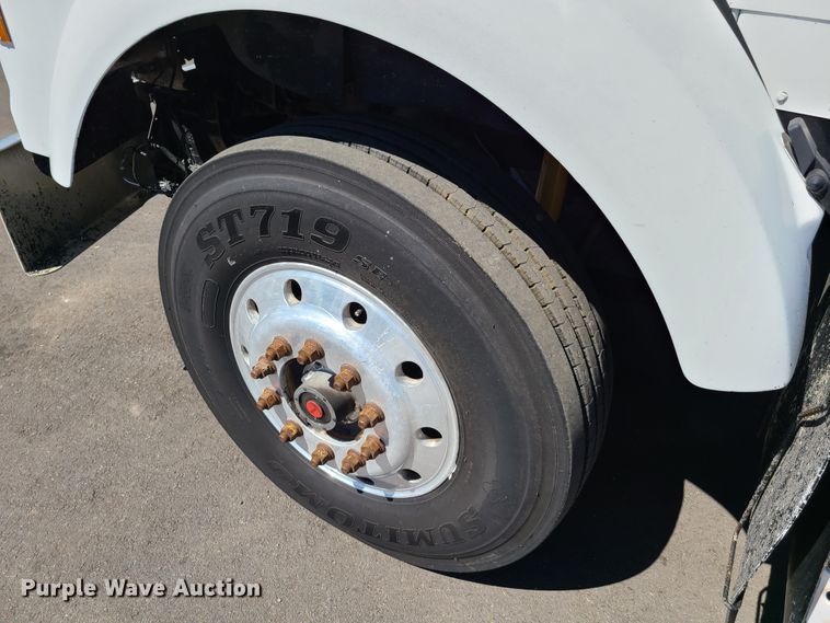 image for item EL9894 1995 Kenworth T800  semi truck