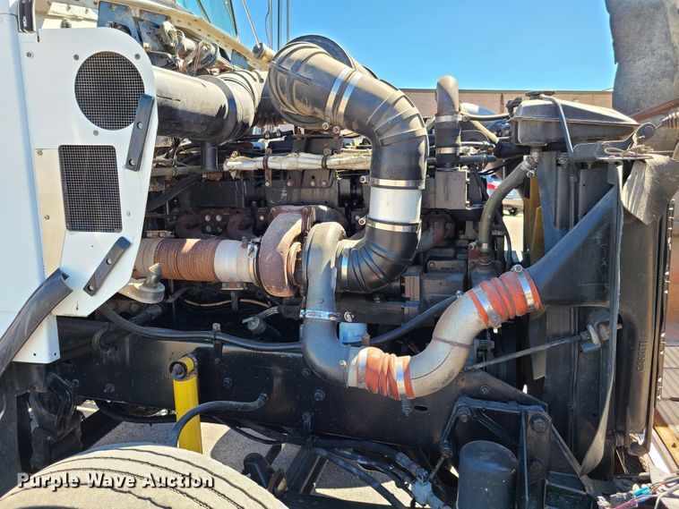 image for item EL9894 1995 Kenworth T800  semi truck