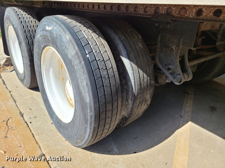 image for item EL9906 1995 Kentucky dry van trailer