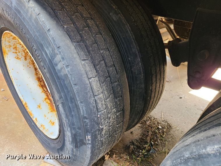 image for item EL9906 1995 Kentucky dry van trailer