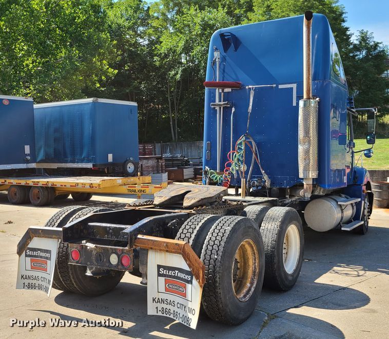 image for item EL9909 2005 Freightliner Columbia  semi truck
