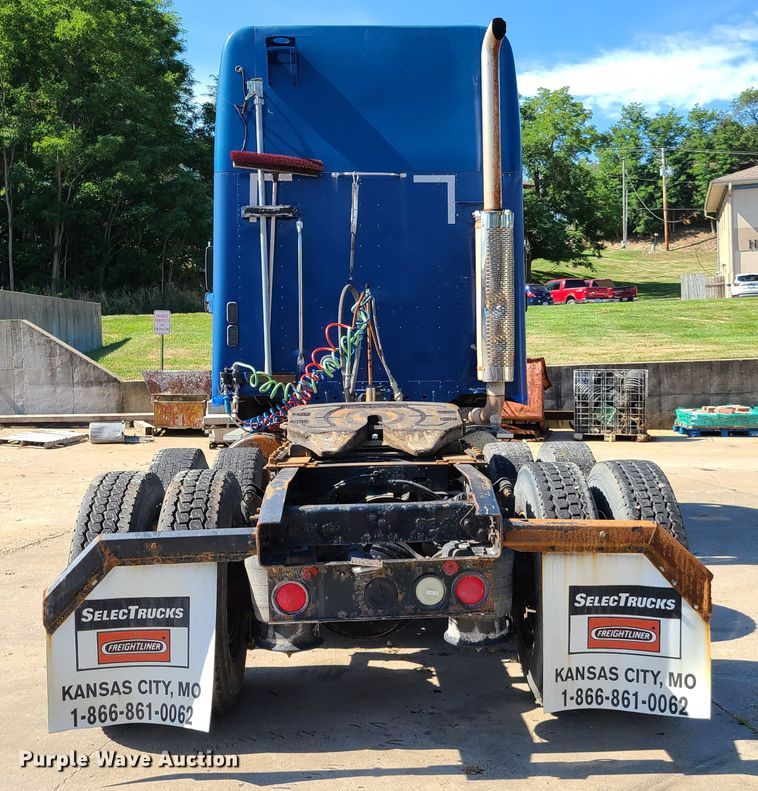 image for item EL9909 2005 Freightliner Columbia  semi truck