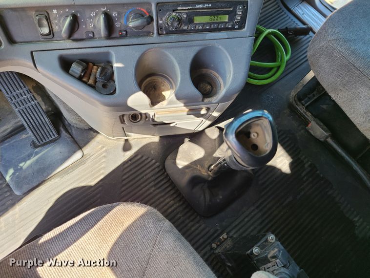 image for item EL9909 2005 Freightliner Columbia  semi truck