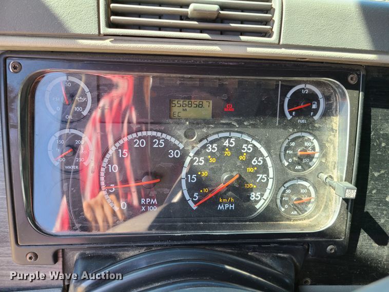 image for item EL9909 2005 Freightliner Columbia  semi truck