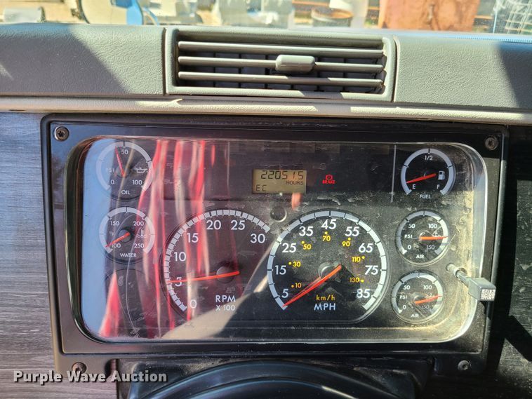 image for item EL9909 2005 Freightliner Columbia  semi truck