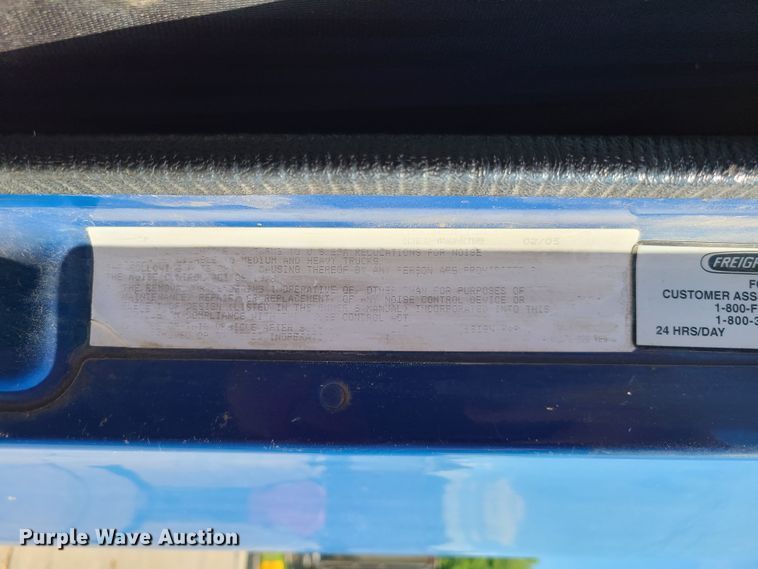 image for item EL9909 2005 Freightliner Columbia  semi truck