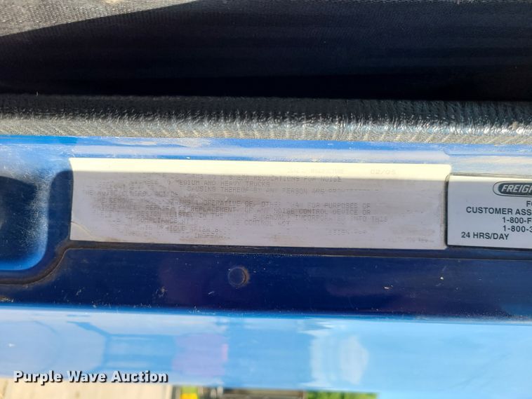 image for item EL9909 2005 Freightliner Columbia  semi truck