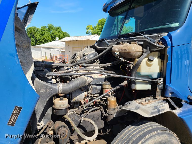 image for item EL9909 2005 Freightliner Columbia  semi truck