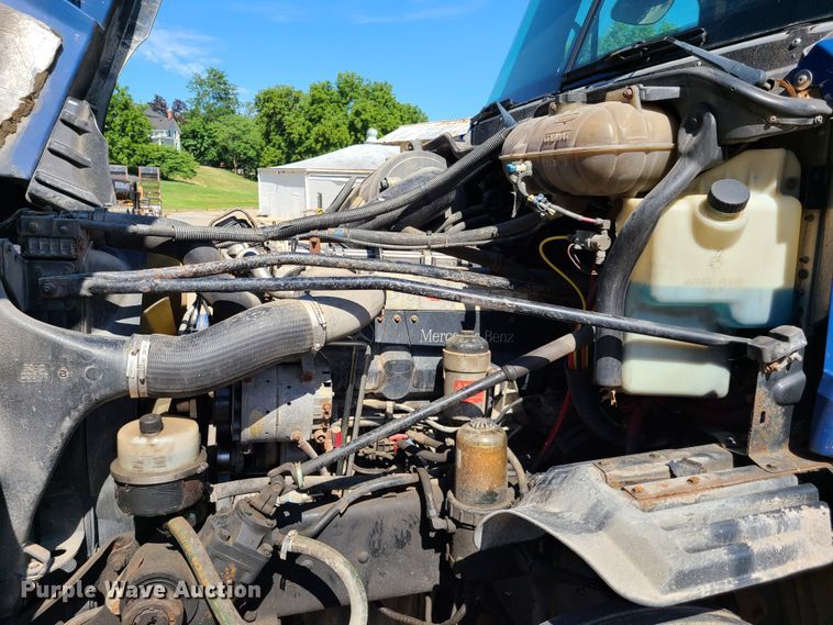 image for item EL9909 2005 Freightliner Columbia  semi truck