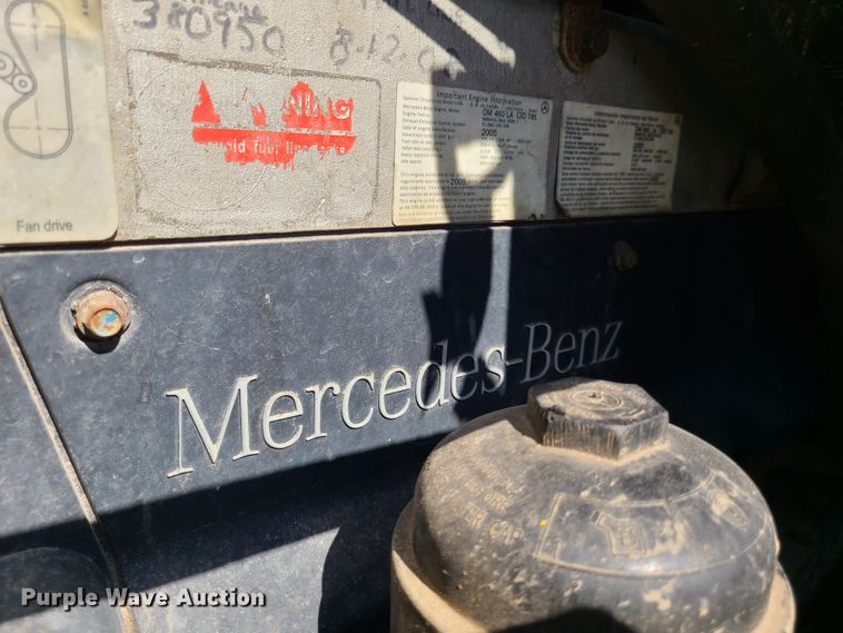 image for item EL9909 2005 Freightliner Columbia  semi truck