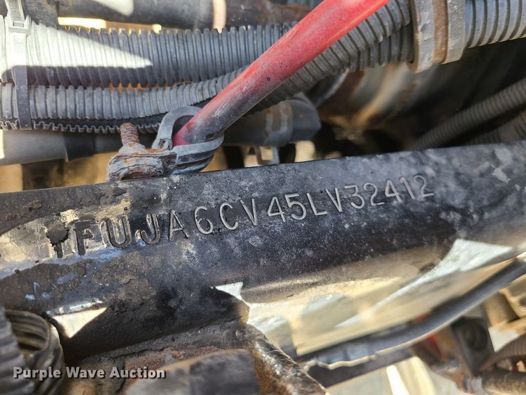 image for item EL9909 2005 Freightliner Columbia  semi truck